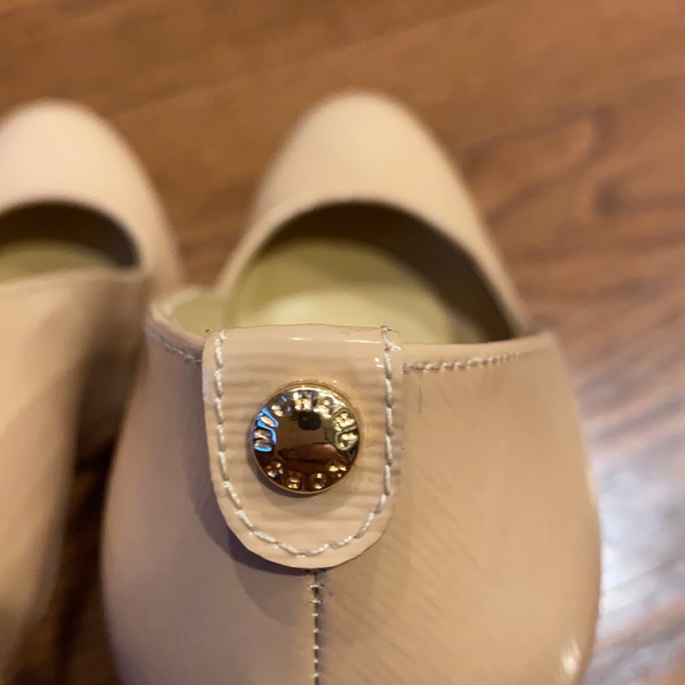 Michael Kors Davis Patent Pump - Picture 6 of 11